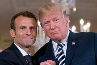 US-Präsident Donald Trump (r) und Frankreichs Staatschef Emmanuel Macron im Weißen Haus in Washington.