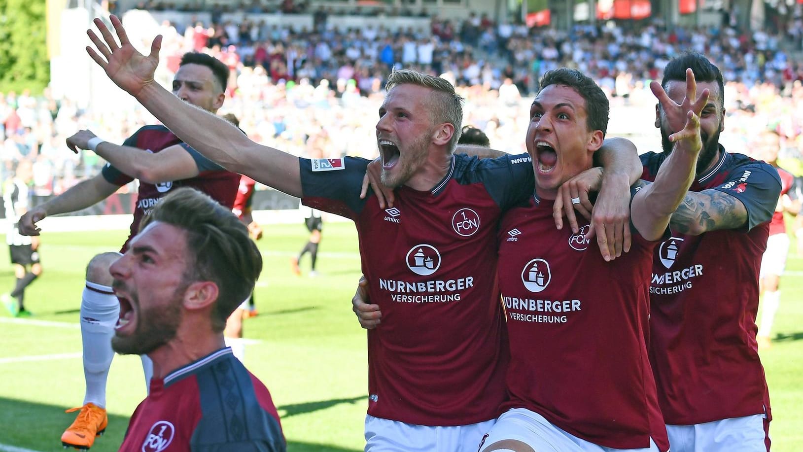 Aufstieg: Die Spieler des 1.FC Nürnberg feiern das Führungstor von Hanno Behrens (3.v.l.). Aufstieg: Die Spieler des 1.FC Nürnberg feiern das Führungstor von Hanno Behrens (3.v.l.).