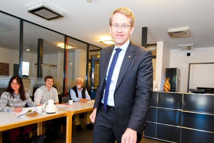 Ministerpräsident Daniel Günther bei der Stimmenabgabe