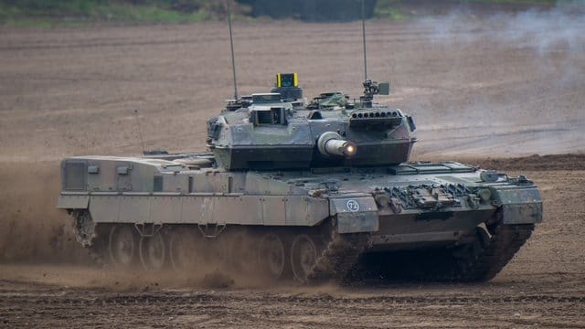 Die Opposition wirft der Regierung vor, mit Exporten in Länder wie Saudi-Arabien und die Türkei gegen die restriktiven deutschen Rüstungsexportrichtlinien zu verstoßen. Die Opposition wirft der Regierung vor, mit Exporten in Länder wie Saudi-Arabien und die Türkei gegen die restriktiven deutschen Rüstungsexportrichtlinien zu verstoßen.