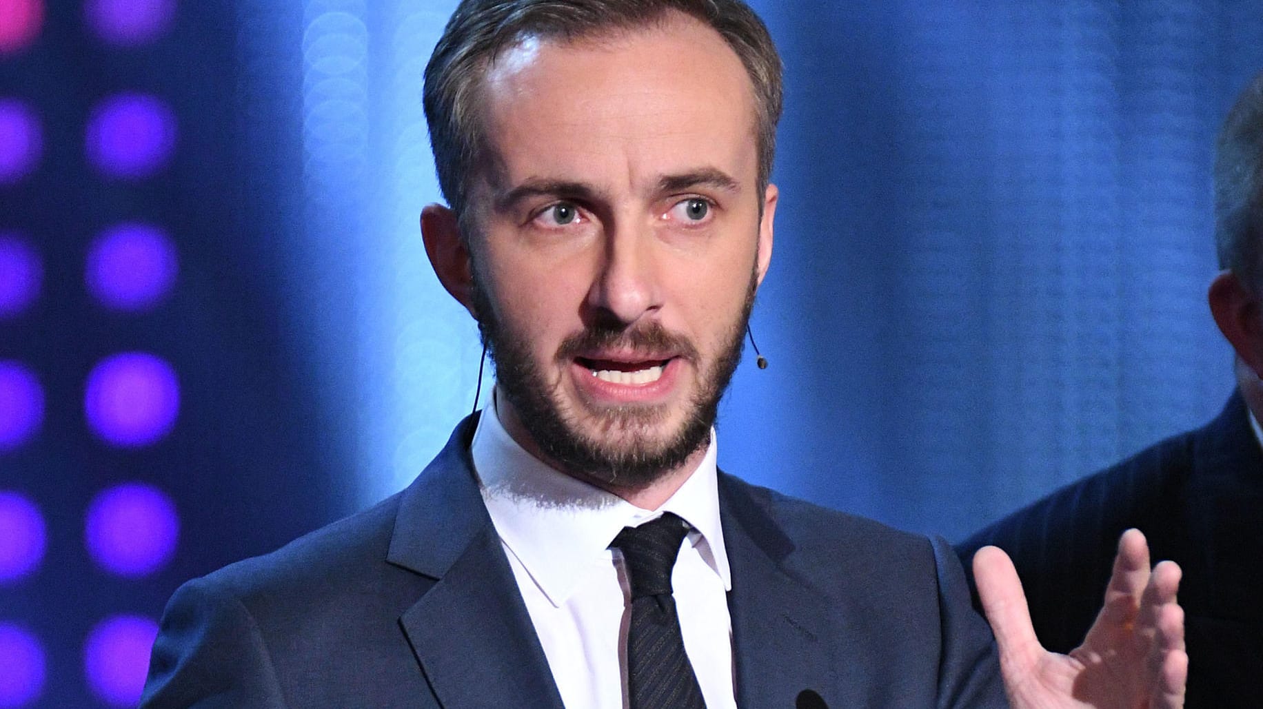 Jan Böhmermann: Der Satiriker hat eine Troll-Armee gegründet – die nun als Bürgerinitiative Pegida die Stirn bietet.