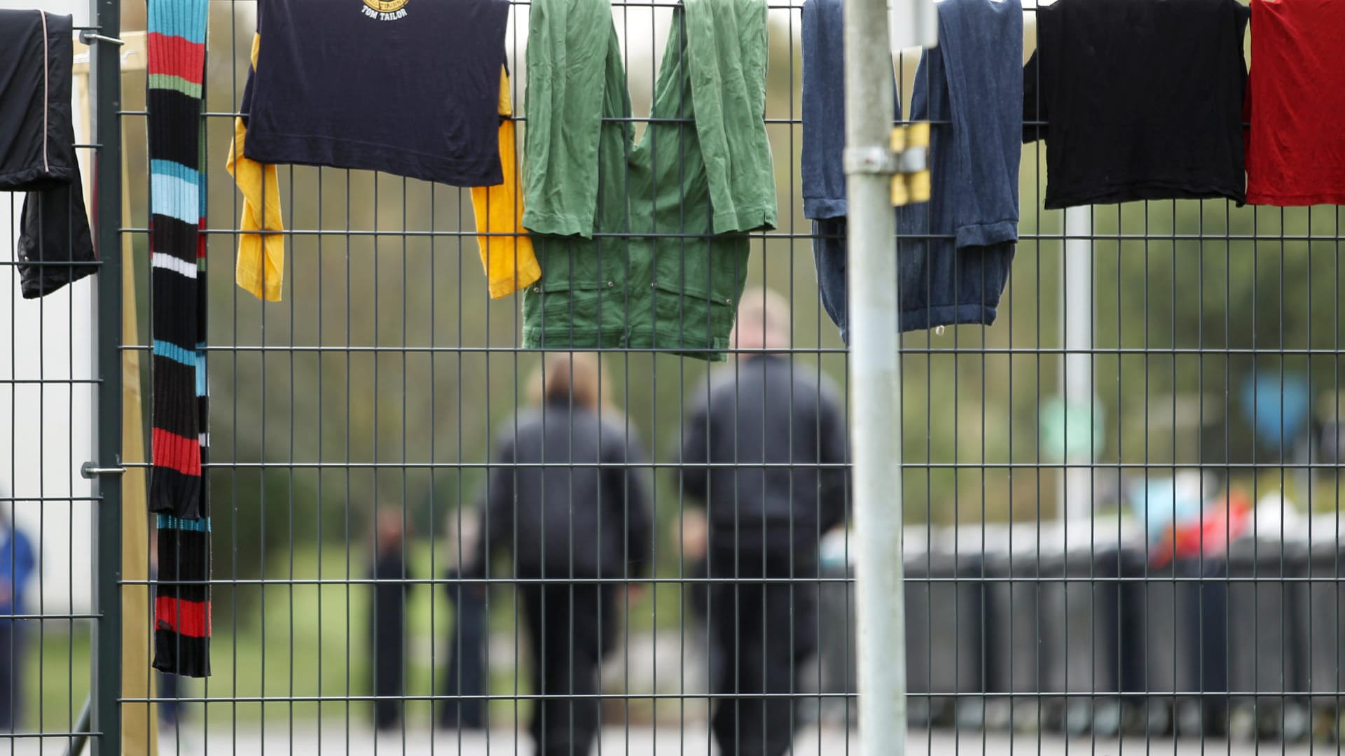 Ein Flüchtlingsheim in Burbach (Nordrhein-Westfalen): Unionspolitiker fordern eine rasche Umsetzung der geplanten Ankerzentren für Asylbewerber. Ein Flüchtlingsheim in Burbach (Nordrhein-Westfalen): Unionspolitiker fordern eine rasche Umsetzung der geplanten Ankerzentren für Asylbewerber.