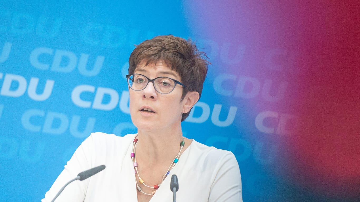 Annegret Kramp-Karrenbauer, Generalsekretärin der CDU, will mit den Steuermehreinnahmen Bürger finanziell entlasten.
