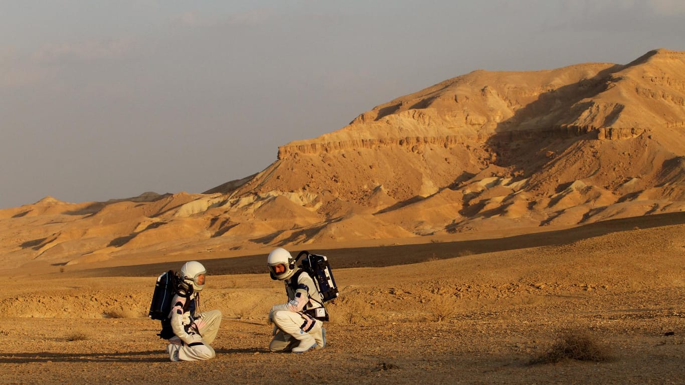 Israelische Forscher bei einer Einsatzsimulation in der Wüste Negev: Seit Jahren werden Einsätze auf dem Mars trainiert – doch wann wird es zur ersten bemannten Mission kommen?
