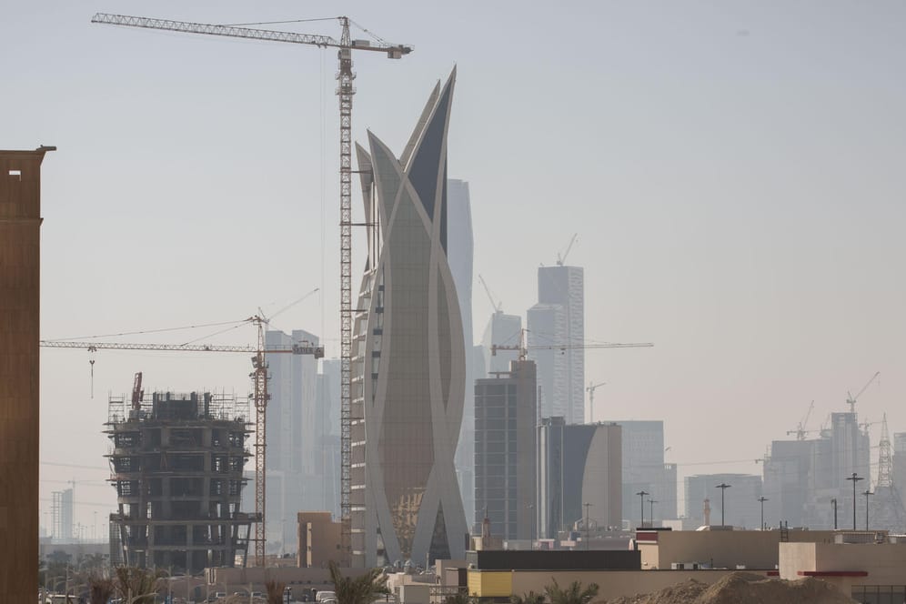 Bauarbeiten in Riad: Offenbar werden deutsche Firmen derzeit in Saudi-Arabien von Aufträgen abgeschnitten.