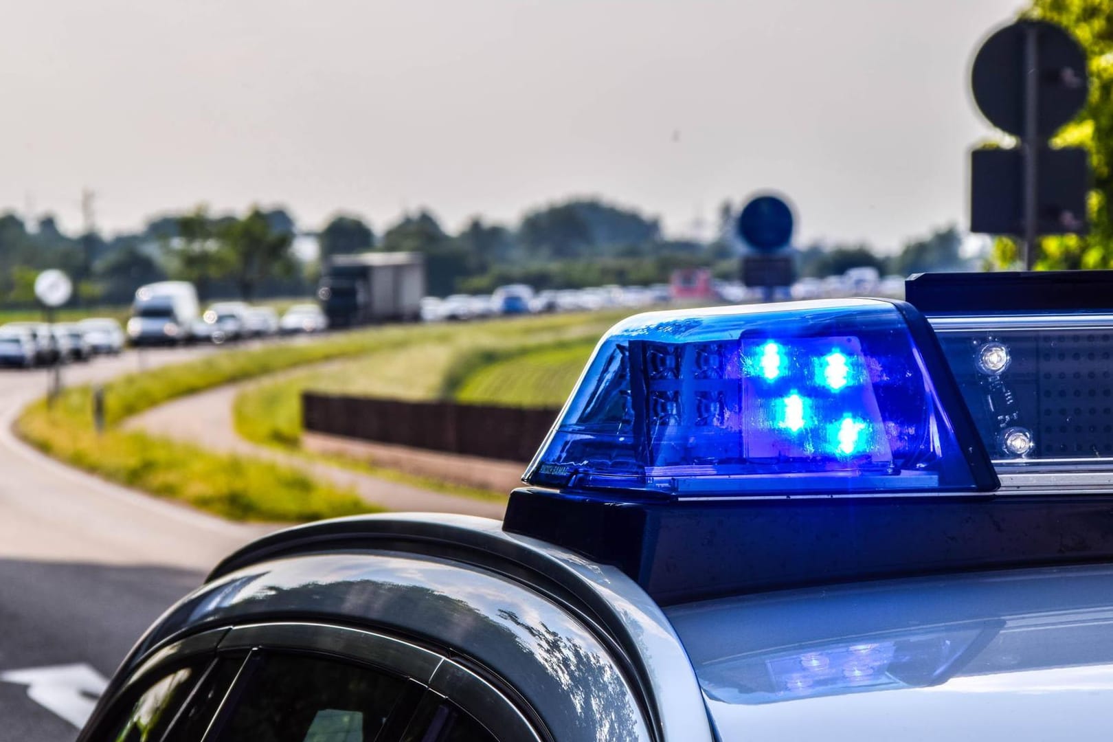 Schwangere und Kleinkind bei Frontalcrash schwer verletzt Mercedes rast in BMW Insgesamt 4 Schwer