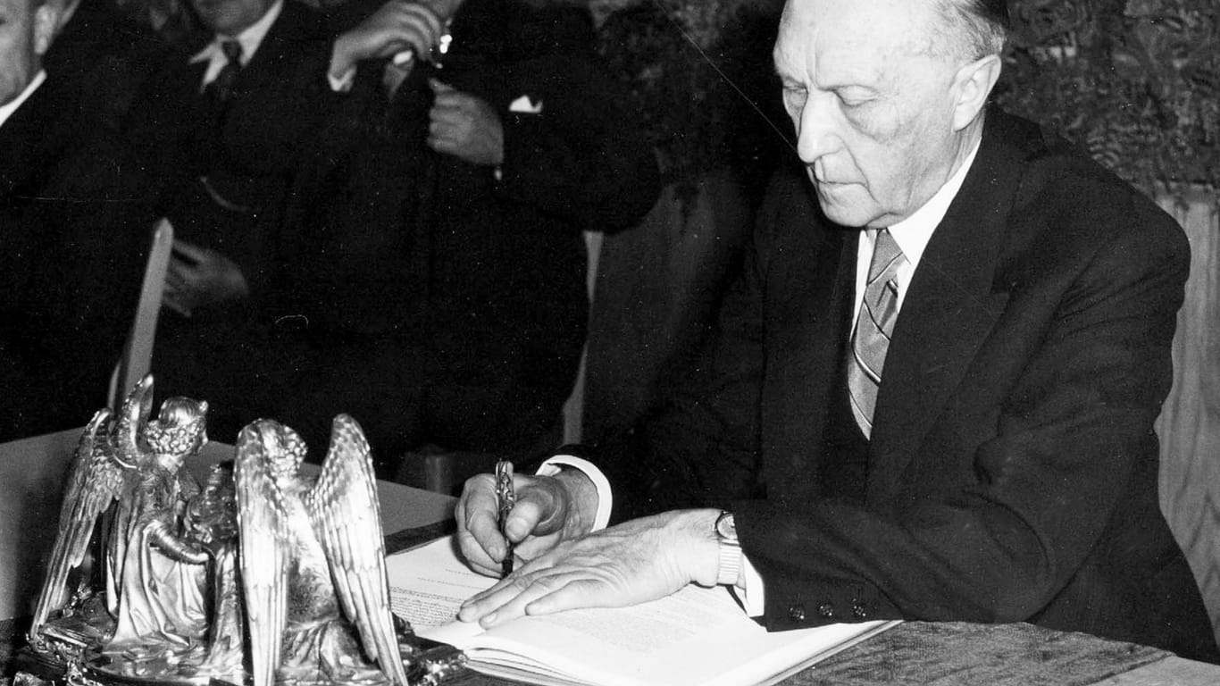 Der damalige Bundeskanzler Konrad Adenauer: Am 23. Mai 1949 unterzeichnete er das Grundgesetz.