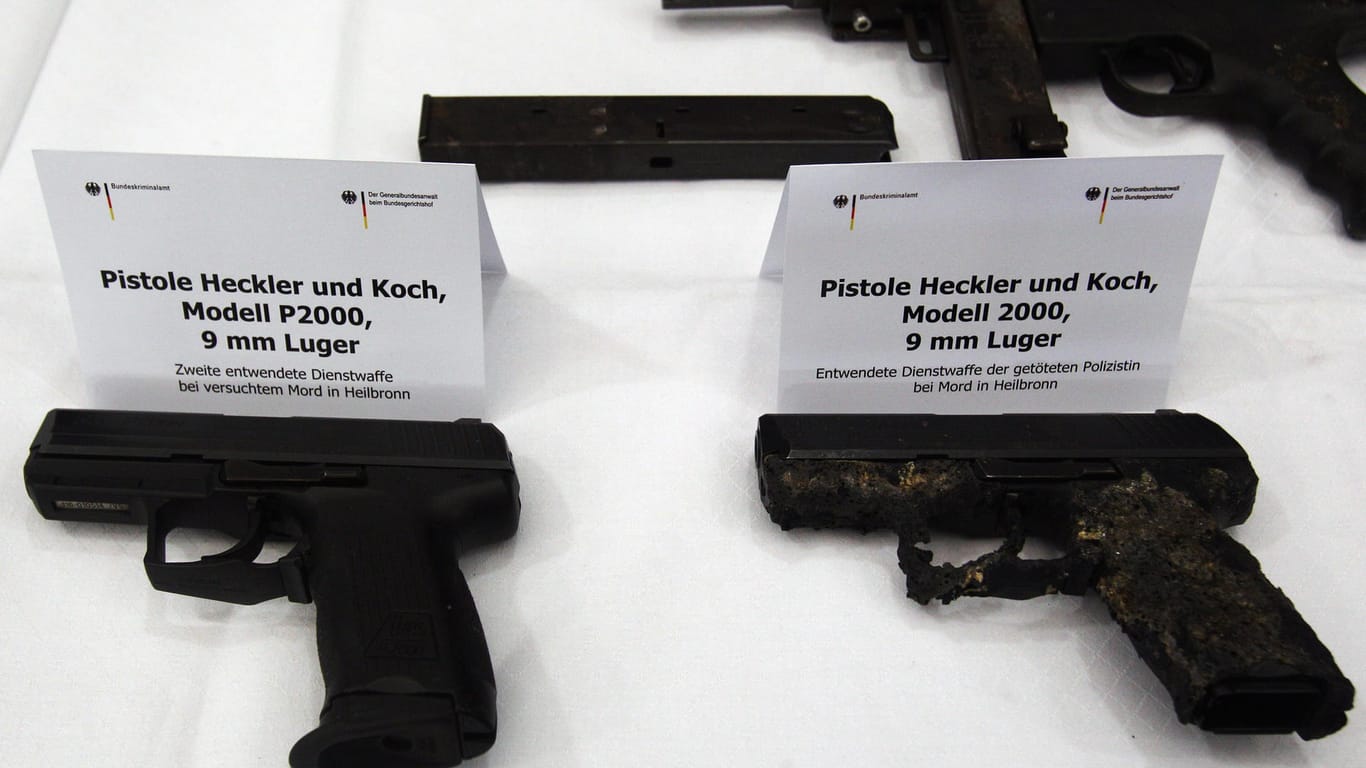 Die entwendeten und später sichergestellten Dienstwaffen: Gefunden wurden sie im niedergebrannten Versteck des NSU in Zwickau.