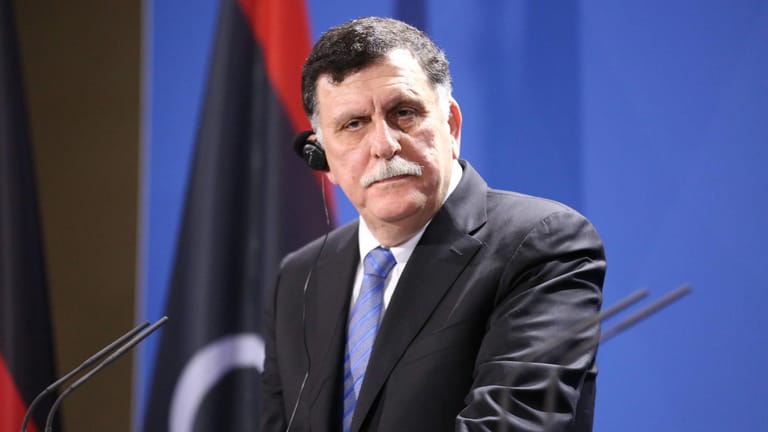 Fajis al-Sarradsch: Libyens Regierungschef lehnt EU-Flüchtlingszentren im eigenen Land ab.