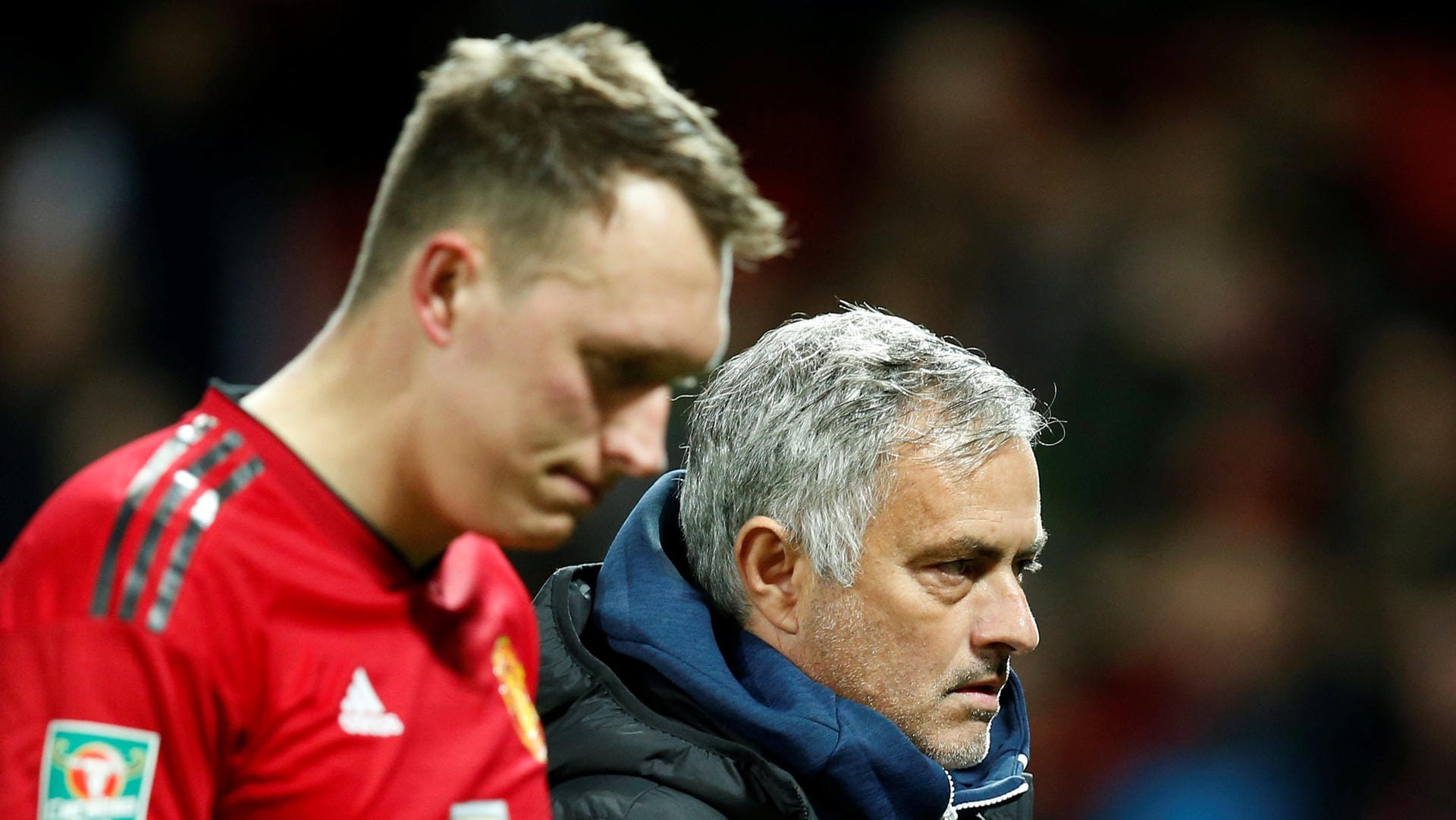 Phil Jones und Manchester-United-Manager Jose Mourinho: Phil Jones scheiterte im Elfmeterschießen gegen Derby County.