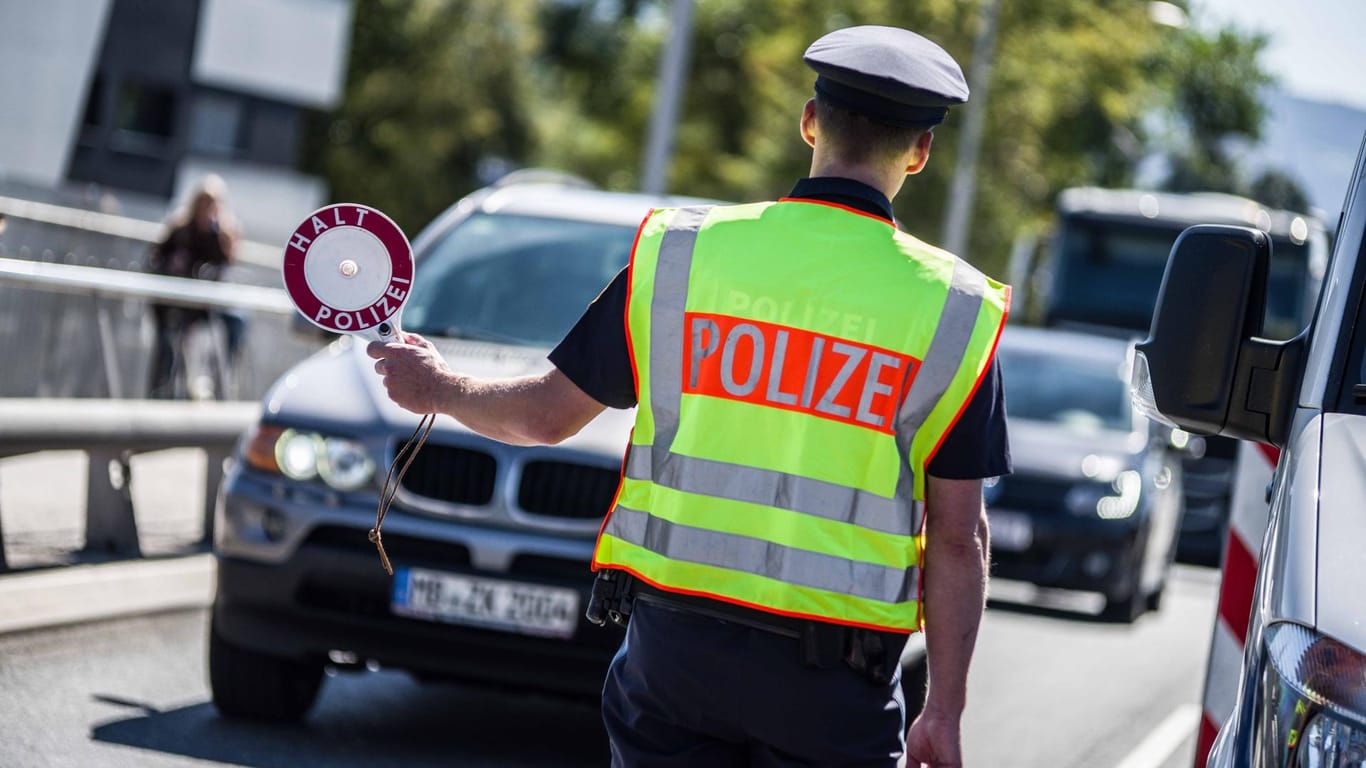 Ein bayerischer Grenzpolizist bei der Arbeit: Das Projekt der regierenden CSU droht ein Reinfall zu werden.