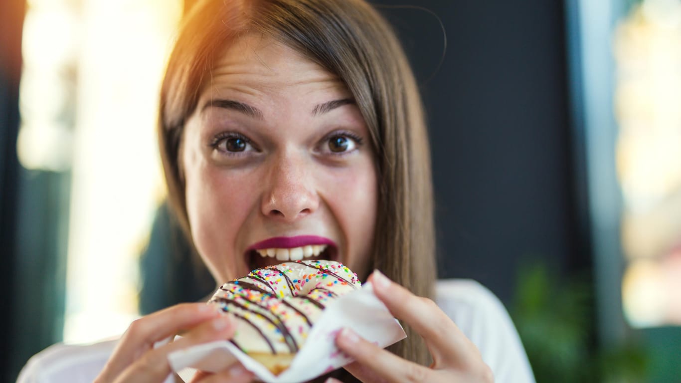 Donut: Wenn es stressig wird, wächst bei vielen das Verlangen nach Süßigkeiten.