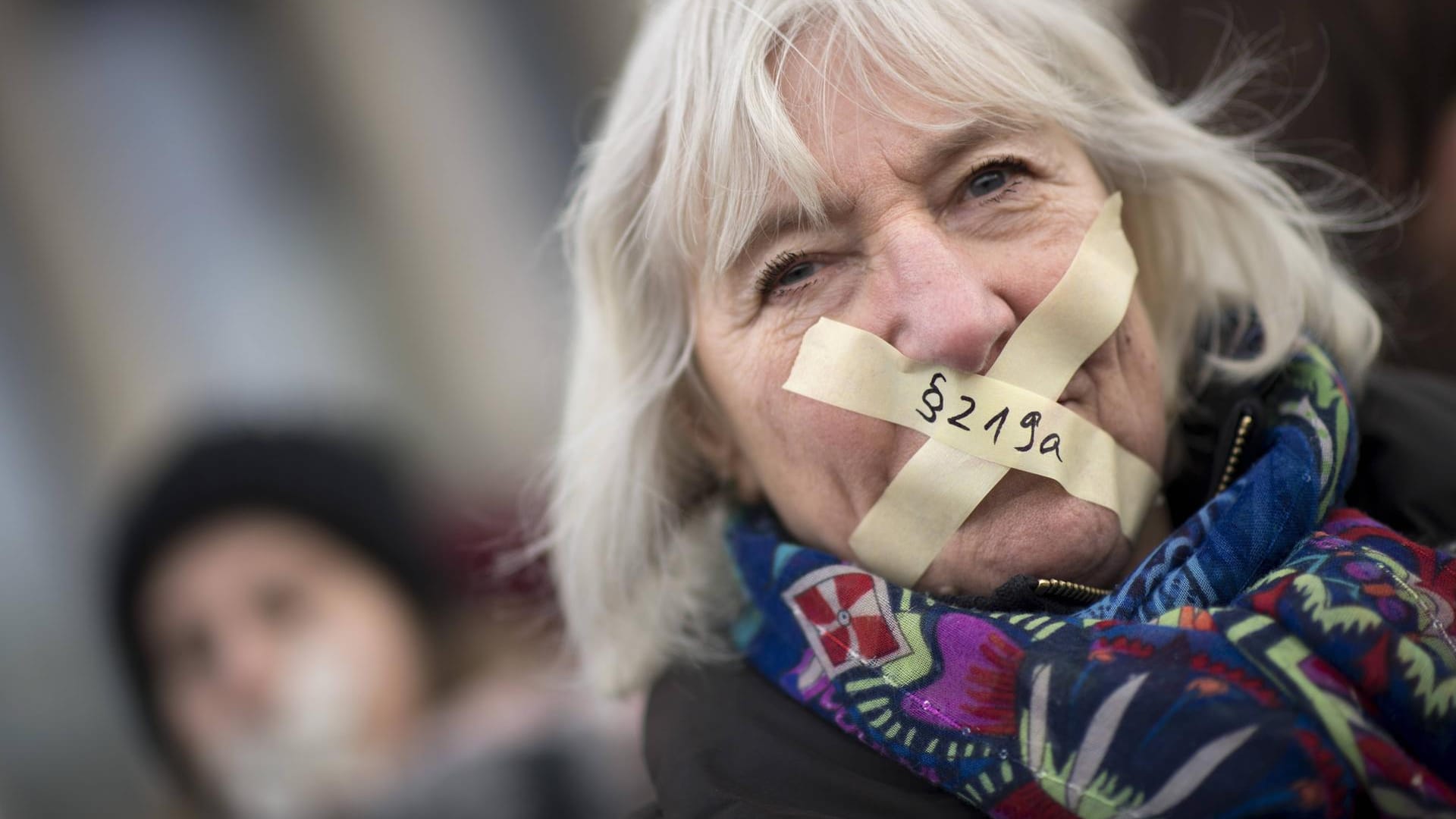 Frauen demonstrieren in Berlin gegen den Paragrafen 219a.