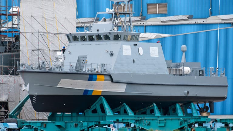 Küstenschutzboot für Saudi-Arabien: Die strikteren Exportvorgaben der Bundesregierung lassen den Umsatz einbrechen - die Industrie droht nun der Politik.