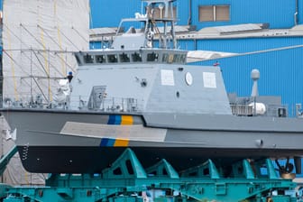 Küstenschutzboot für Saudi-Arabien: Die strikteren Exportvorgaben der Bundesregierung lassen den Umsatz einbrechen - die Industrie droht nun der Politik.
