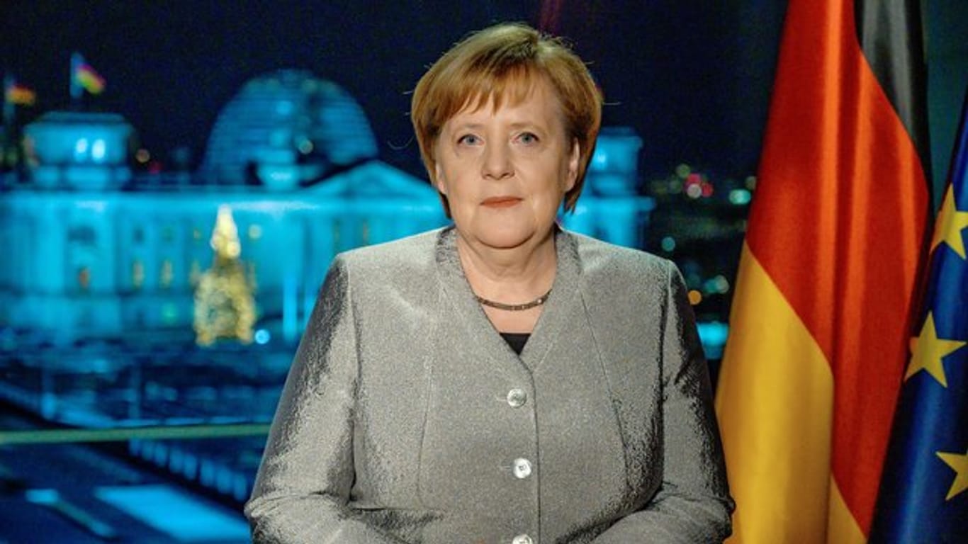 Bundeskanzlerin Angela Merkel nach der Aufzeichnung ihrer Neujahrsansprache im Kanzleramt.