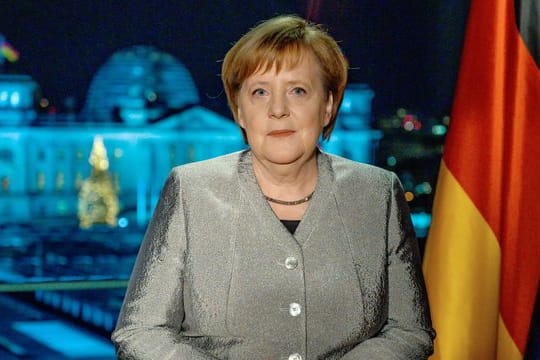 Bundeskanzlerin Angela Merkel nach der Aufzeichnung ihrer Neujahrsansprache im Kanzleramt.
