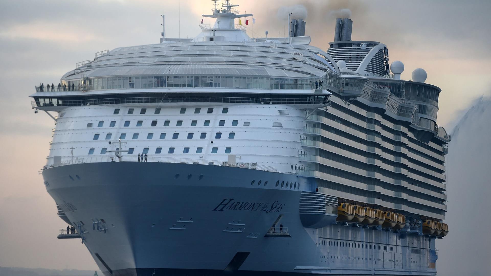 Das Kreuzfahrtschiff "Harmony of the Seas" der Reederei Royal Caribbean: Ein Jugendlicher ist nach einem Sturz von dem Schiff in Haiti gestorben.