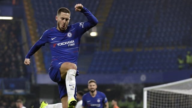 Chelseas Eden Hazard jubelt, nachdem er das zweite Tor für seine Mannschaft gegen Tottenham erzielt hat.