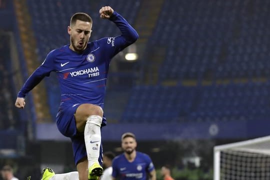 Chelseas Eden Hazard jubelt, nachdem er das zweite Tor für seine Mannschaft gegen Tottenham erzielt hat.