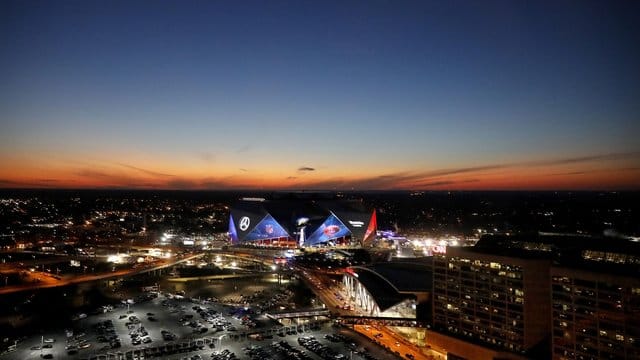 Der Super Bowl zwischen den New England Patriots und den Los Angeles Rams wird im Mercedes-Benz Stadion ausgetragen.