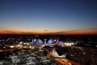 Der Super Bowl zwischen den New England Patriots und den Los Angeles Rams wird im Mercedes-Benz Stadion ausgetragen.