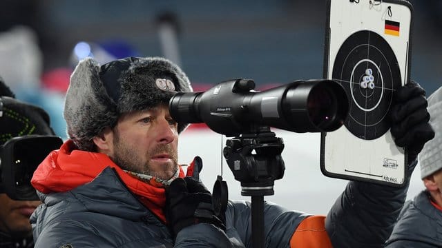 Biathlon-Bundestrainer Mark Kirchner schaut auf die Spiele 1994 in Lillehammer zurück und wagt auch einen Blick in die Zukunft der Olympischen Spiele. Biathlon-Bundestrainer Mark Kirchner schaut auf die Spiele 1994 in Lillehammer zurück und wagt auch einen Blick in die Zukunft der Olympischen Spiele.
