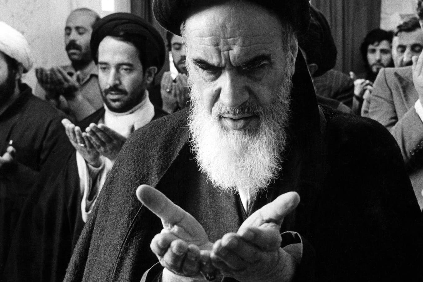 Ajatollah Khomeini im Jahr 1975: wenige Jahre später führte er die Revolution im Iran an. Ein dunkler Tag für alle Muslime, meint Kolumnistin Lamya Kaddor.