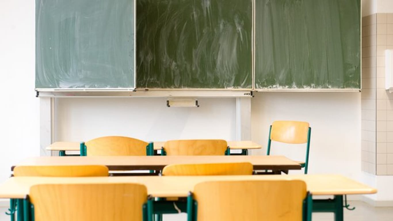 Ein leeres Klassenzimmer (Symbolfoto): Das Bundesland Bremen bietet laut einer Studie die schlechteste Bildung.