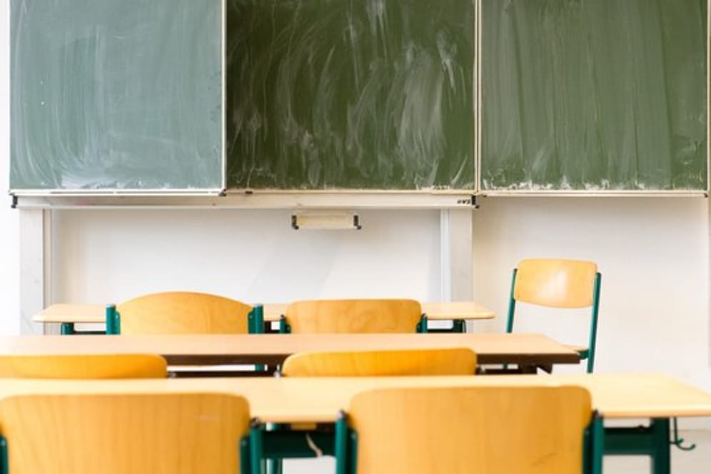 Ein leeres Klassenzimmer (Symbolfoto): Das Bundesland Bremen bietet laut einer Studie die schlechteste Bildung.