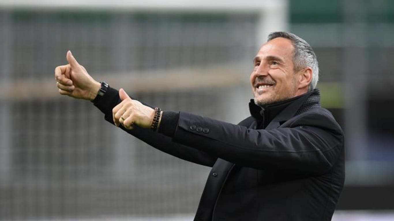 Cheftrainer Adi Hütter will mit Eintracht Frankfurt im Spiel gegen Nürnberg den Höhenflug fortsetzen.