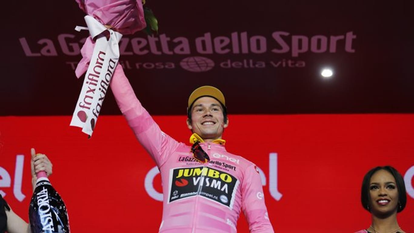 Hat sich bei der ersten Giro-Etappe das Rosa Trikot geholt: Der Slowene Primoz Roglic.