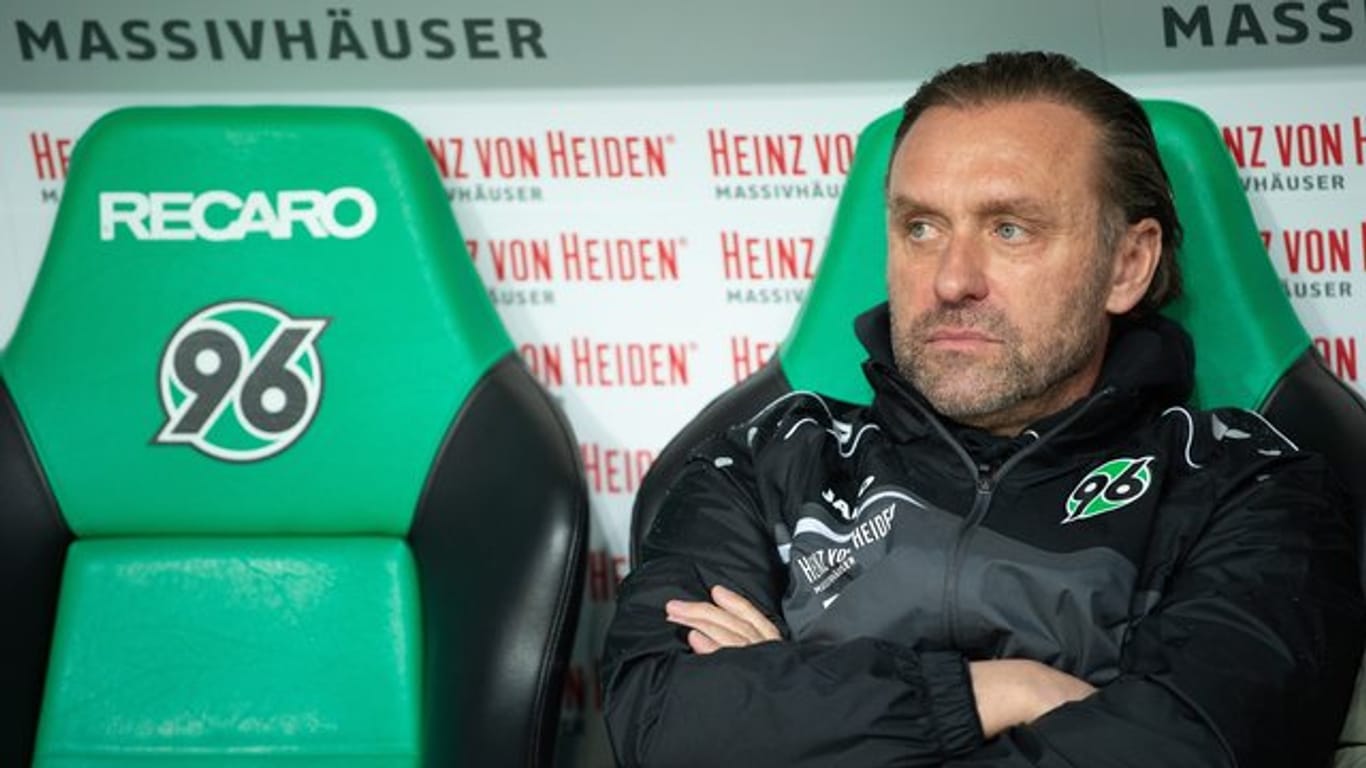 Hannover 96 und Trainer Thomas Doll stehen bereits als Bundesliga-Absteiger fest.