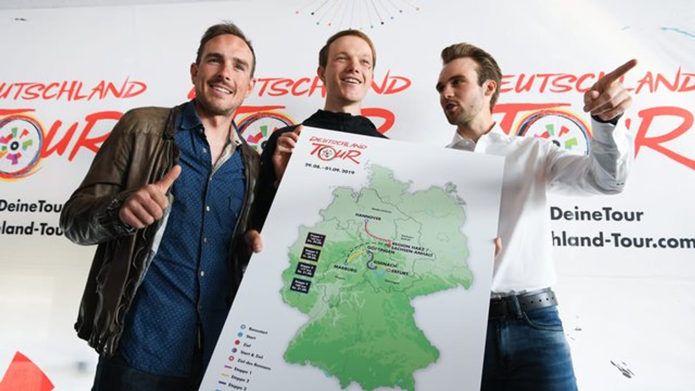 John Degenkolb, Nikias Arndt und Maximilian Schachmann bei der Streckenpräsentation der Deutschland Tour 2019.