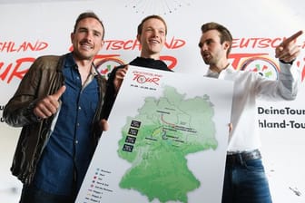 John Degenkolb, Nikias Arndt und Maximilian Schachmann bei der Streckenpräsentation der Deutschland Tour 2019.