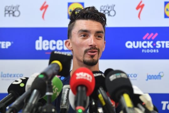 Julian Alaphilippe trat ohne das Gelbe Trikot vor die Weltpresse.