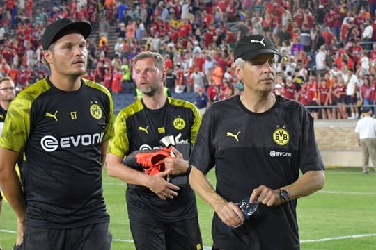 Präsentiert sich mit Dortmund in Frühform: BVB-Coach Lucien Favre (r).