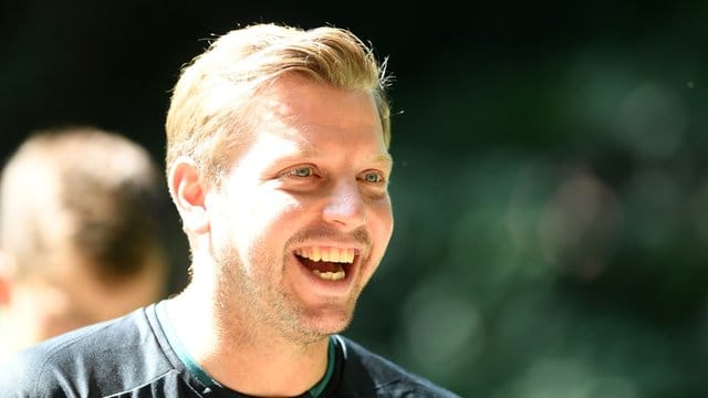 Florian Kohfeldt hat seinen Vertrag als Trainer des SV Werder Bremen verlängert. Florian Kohfeldt hat seinen Vertrag als Trainer des SV Werder Bremen verlängert.
