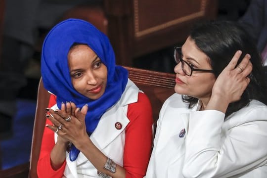 Die Abgeordneten des US-Repräsentantenhauses, Ilhan Omar (l) und Rashida Tlaib.