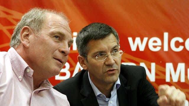 Uli Hoeneß (l) im Gespräch mit Herbert Hainer.