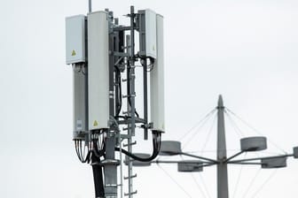 Telekombranche aktiviert 5G-Masten für besseren Mobilfunk-Speed.