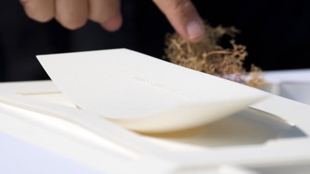 Ein Modell des künftigen Freiheits-und Einheitsdenkmals wird während einer Pressekonferenz in Berlin präsentiert. Ein Modell des künftigen Freiheits-und Einheitsdenkmals wird während einer Pressekonferenz in Berlin präsentiert.