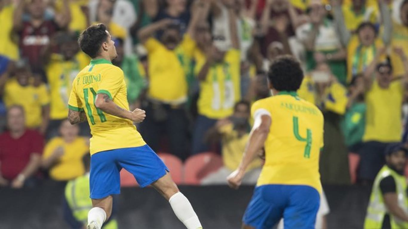 Bayern-Profi Philippe Coutinho (l) hatte mit Brasilien gegen Südkorea Grund zum Jubeln.