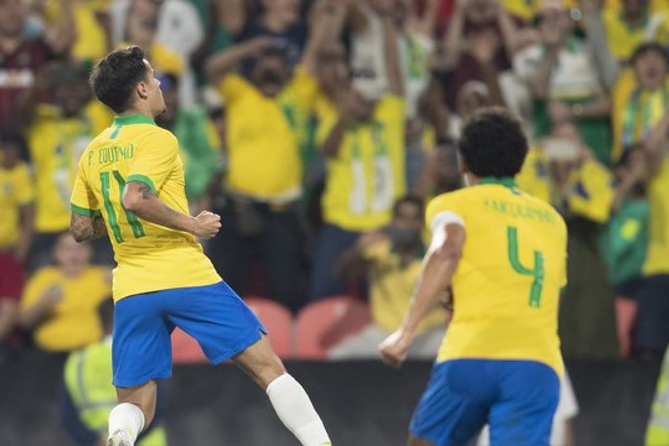Bayern-Profi Philippe Coutinho (l) hatte mit Brasilien gegen Südkorea Grund zum Jubeln.