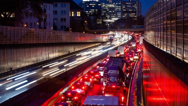 Viele Deutsche fühlen sich durch Lärm belästigt. Viele Deutsche fühlen sich durch Lärm belästigt.