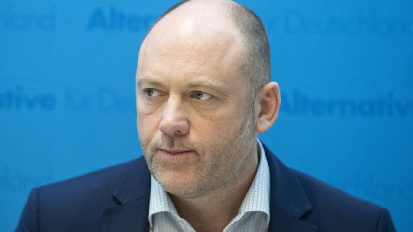 Joachim Paul: Der AfD-Landtagsabgeordnete aus Koblenz teilte ein Video, in dem ein Kind von mehreren Mädchen gequält wird.