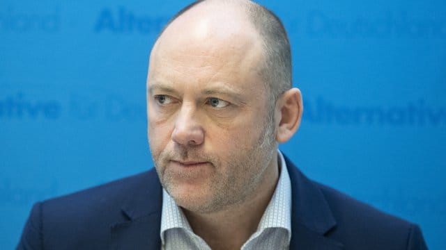 Joachim Paul: Der AfD-Landtagsabgeordnete aus Koblenz teilte ein Video, in dem ein Kind von mehreren Mädchen gequält wird.