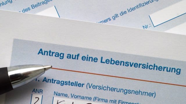 Lebensversicherungen werden normalerweise nach dem Tod des Versicherten ausgezahlt. Lebensversicherungen werden normalerweise nach dem Tod des Versicherten ausgezahlt.