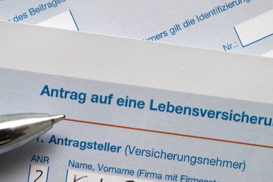 Lebensversicherungen werden normalerweise nach dem Tod des Versicherten ausgezahlt. Lebensversicherungen werden normalerweise nach dem Tod des Versicherten ausgezahlt.