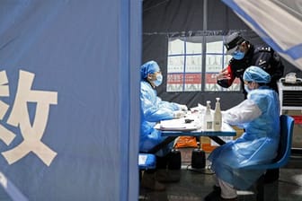 Nach einem Meinungsbeitrag im "Wall Street Journals", der China als "wahren kranken Mann" im Kampf gegen den Coronavirus brandmarkte, hat China drei Korrespondenten der Zeitung die Akkreditierung entzogen.